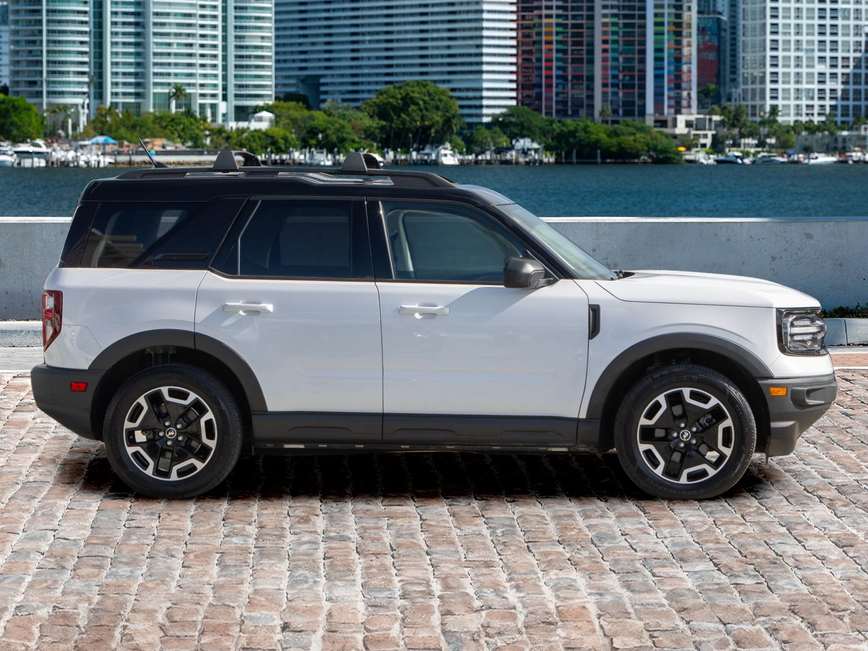 Used 2021 Ford Bronco Sport Outer Banks w/ Outer Banks Package (96D) image 4