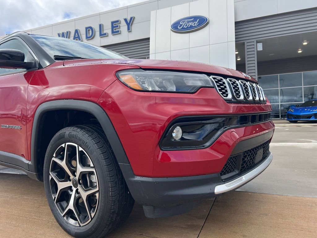 Used 2025 Jeep Compass Limited image 13