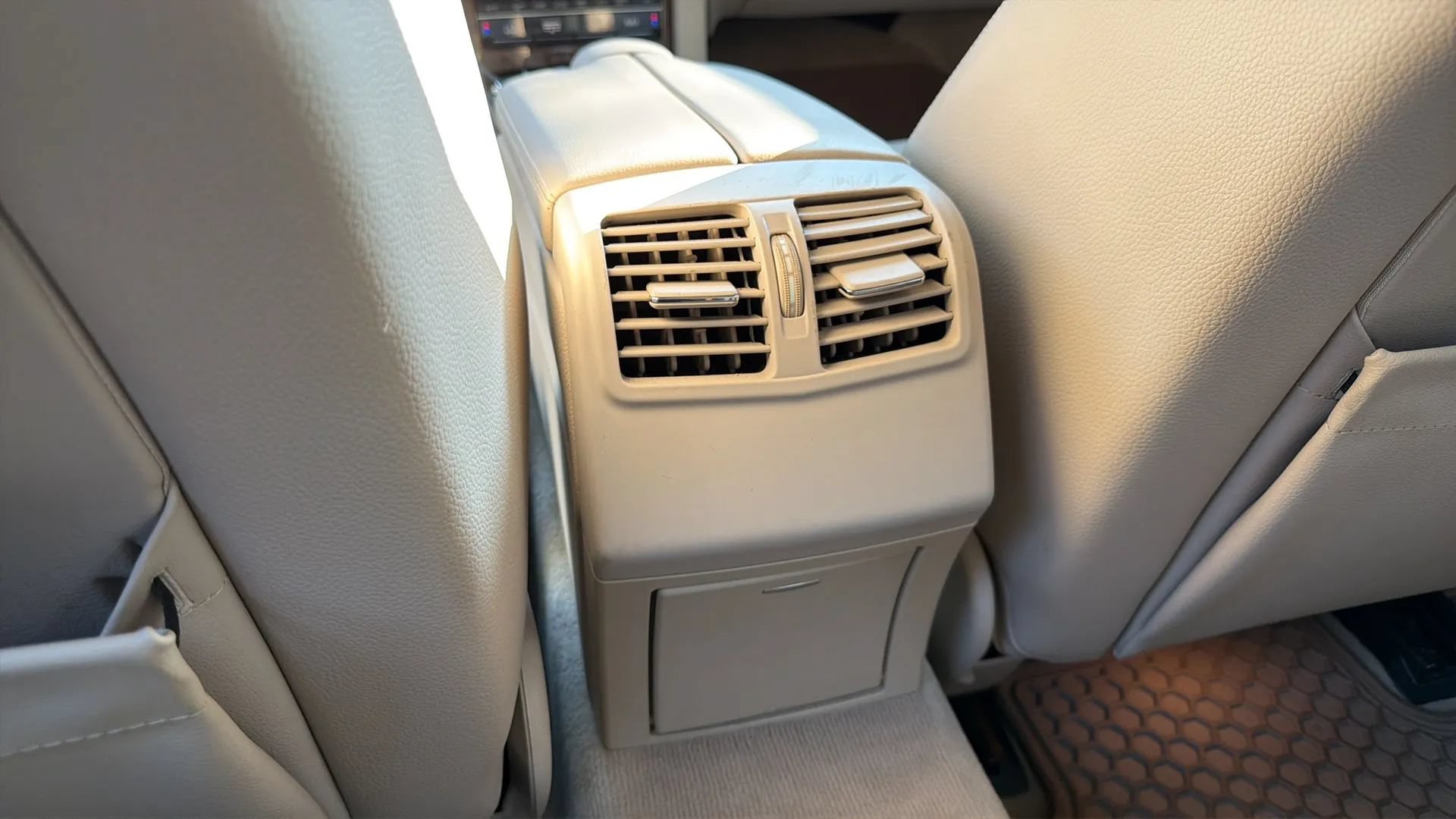 Used 2014 Mercedes-Benz E 350 4MATIC Sedan image 19