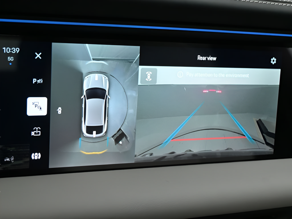 New 2025 Porsche Macan 4S Electric AWD/4WD image 17