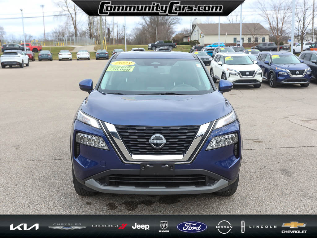 Used 2023 Nissan Rogue SV image 10