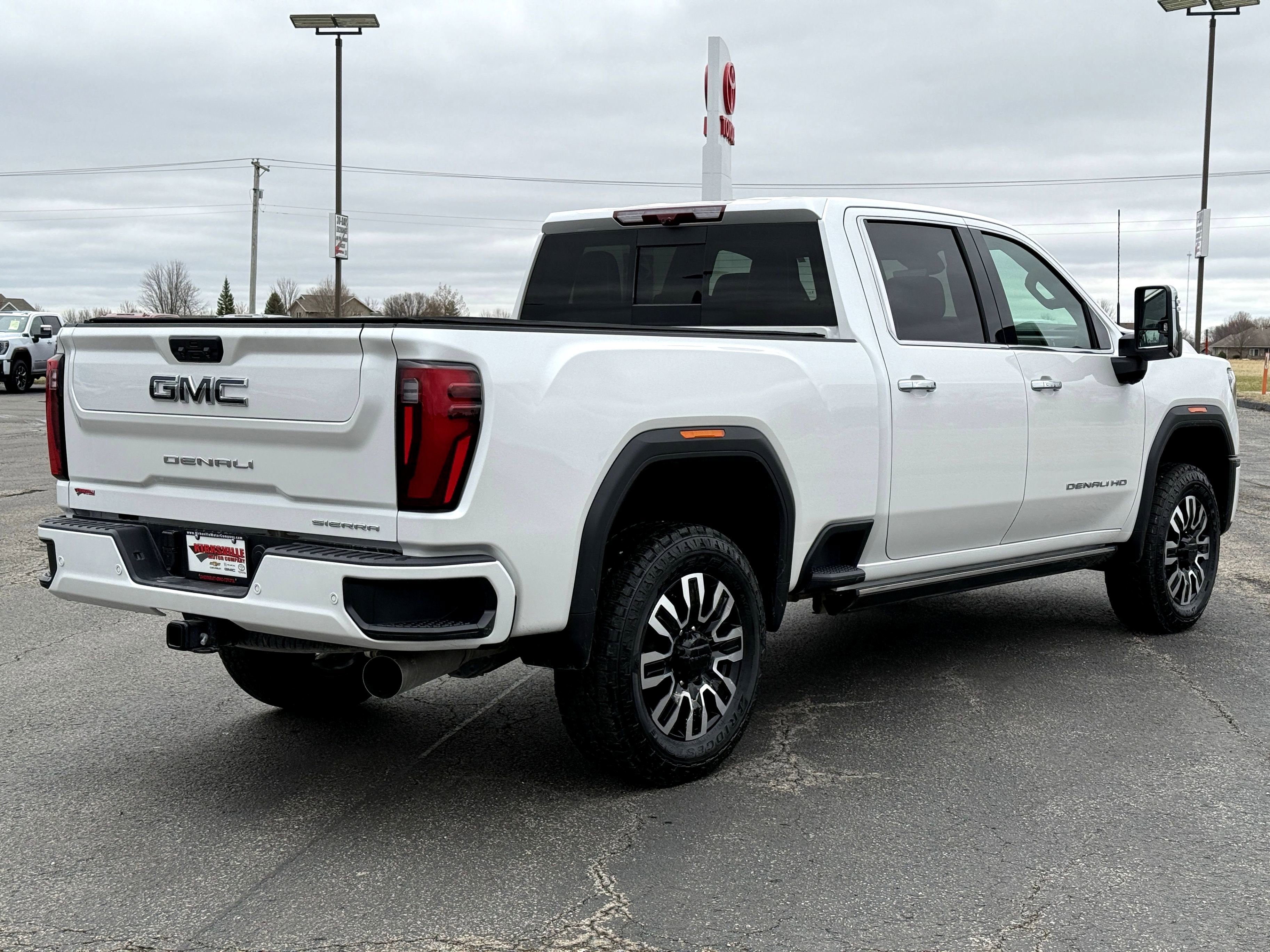 Used 2025 GMC Sierra 2500 Denali Ultimate image 3