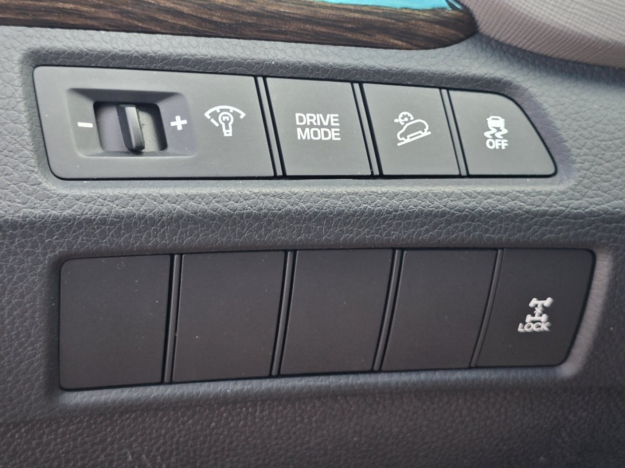 Used 2018 Hyundai Santa Fe Sport AWD/4WD image 6