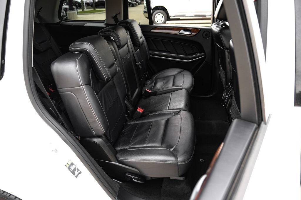 Used 2015 Mercedes-Benz GL 550 4MATIC image 34