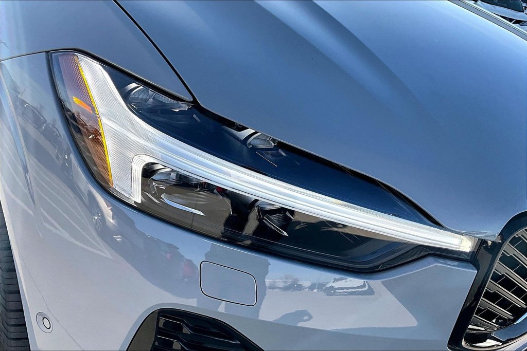 New 2026 Volvo XC60 B5 Plus w/ Climate Package AWD/4WD image 31