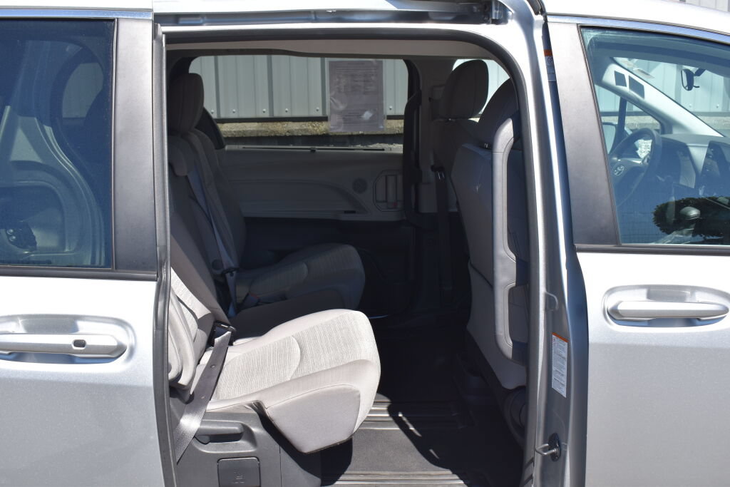 Certified 2024 Toyota Sienna LE AWD/4WD image 22