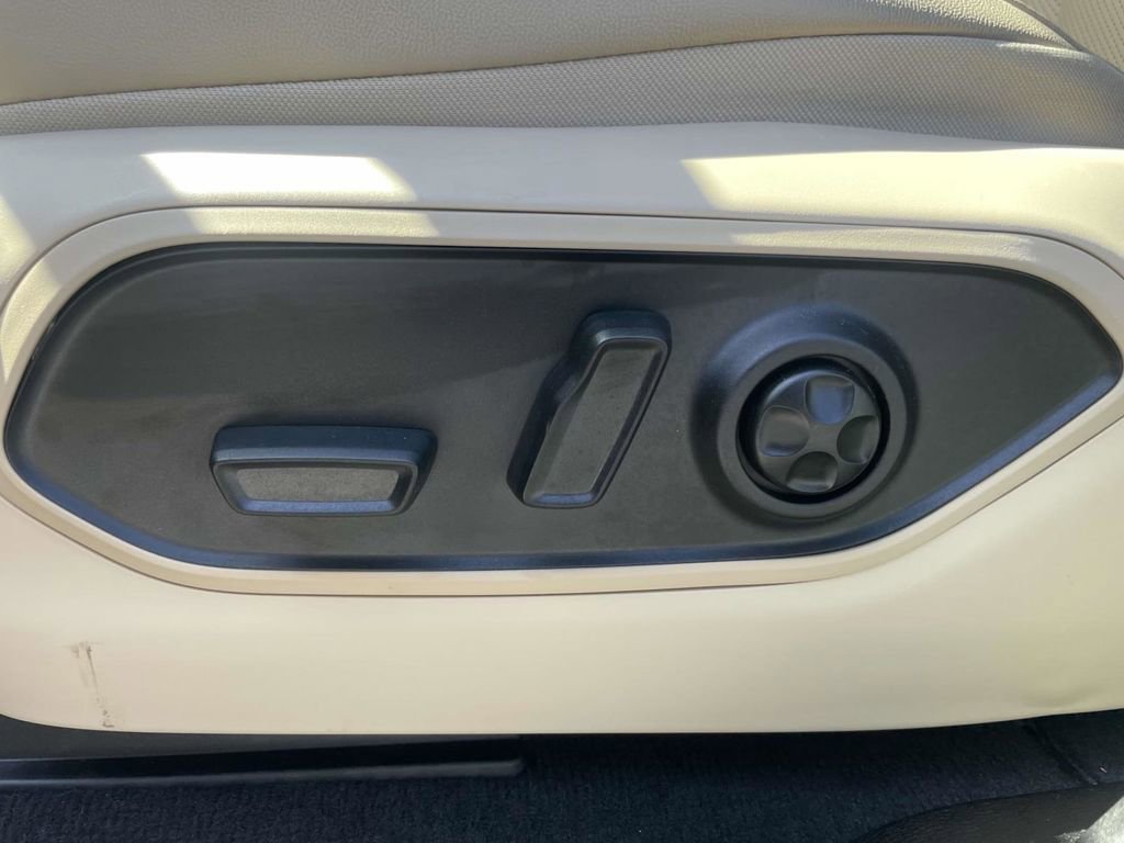 Certified 2025 Jeep Grand Cherokee Limited w/ Luxury Tech Group II image 27