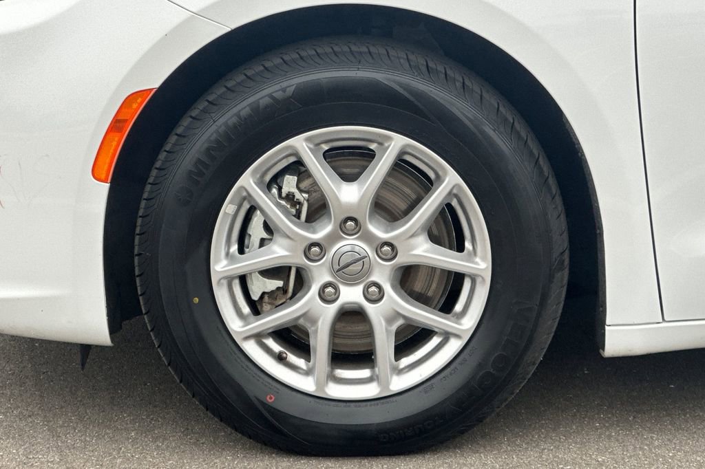 Used 2023 Chrysler Pacifica Touring-L image 26