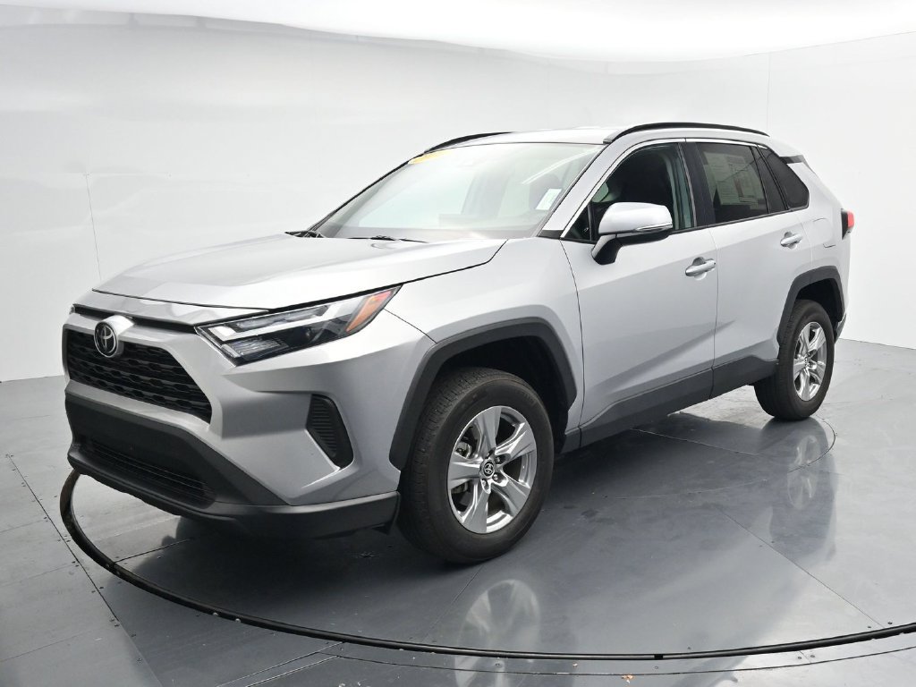 Used 2024 Toyota RAV4 XLE AWD/4WD image 4