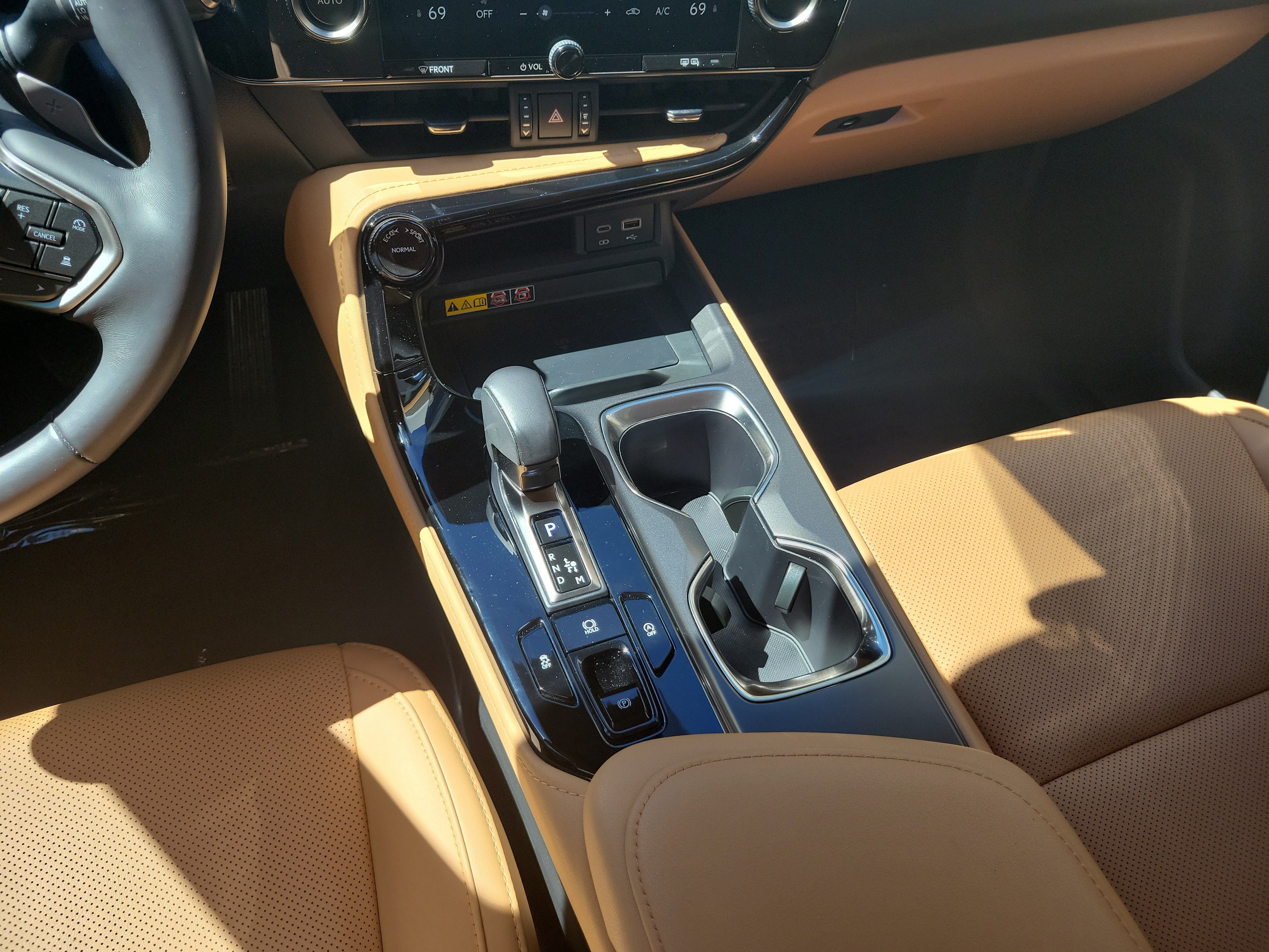 Used 2025 Lexus NX 250 FWD w/ Accessory Package (K3) image 19