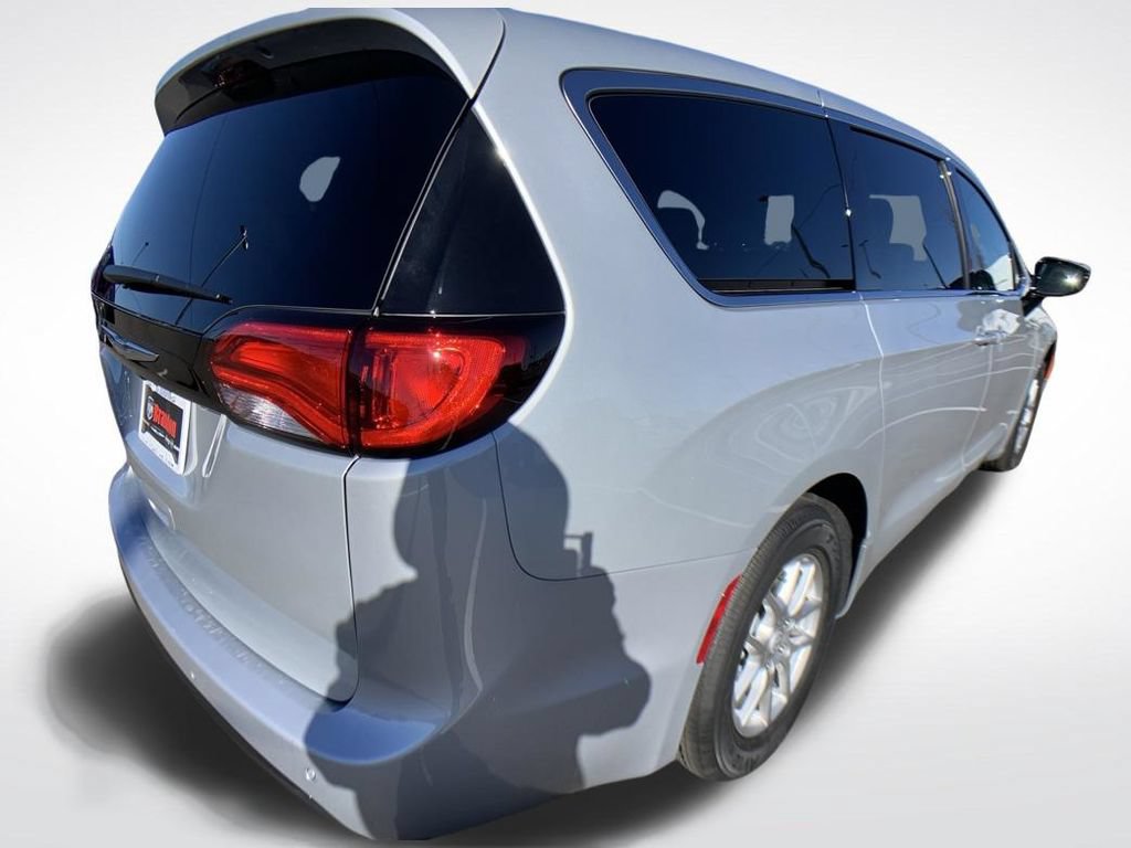 New 2026 Chrysler Voyager LX FWD image 5