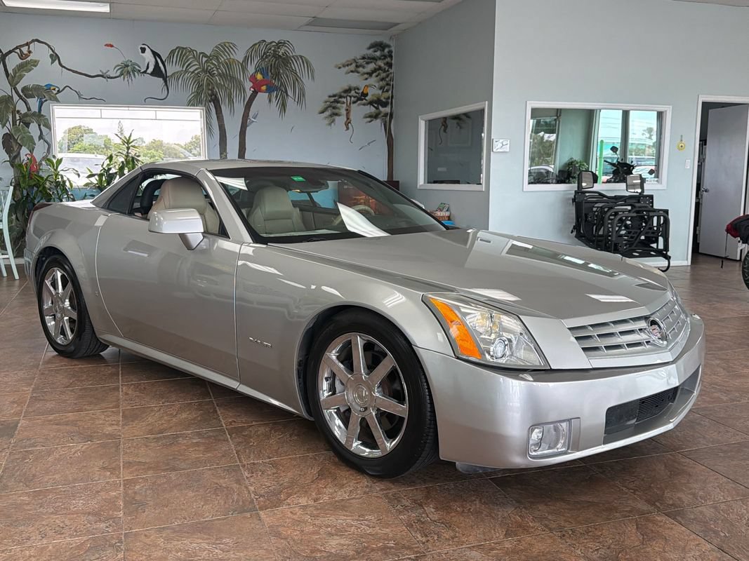 Used 2008 Cadillac XLR RWD image 19