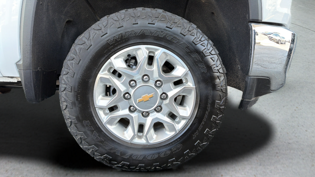 Used 2023 Chevrolet Silverado 2500 LT AWD/4WD image 12