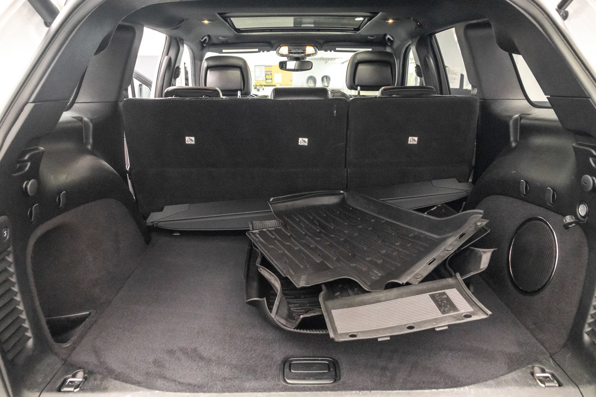 Used 2019 Jeep Grand Cherokee Overland AWD/4WD image 29