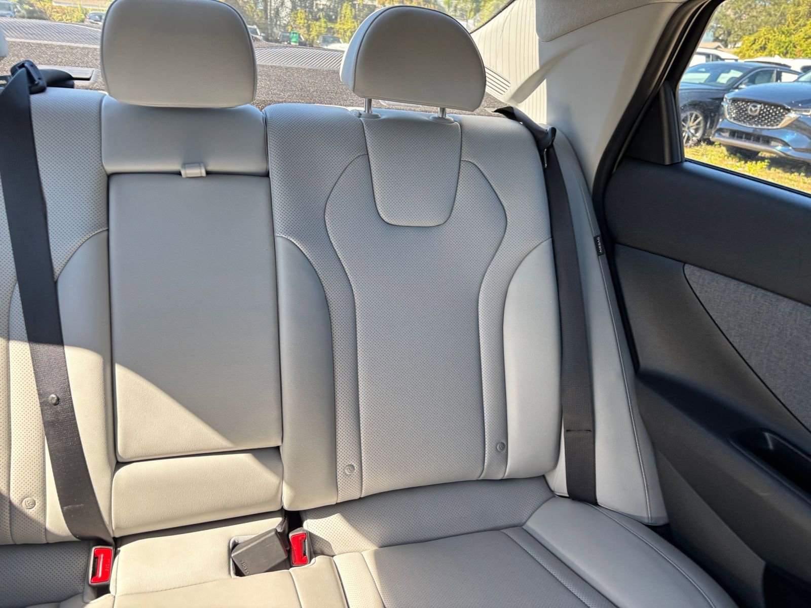 Used 2025 Hyundai Elantra Limited image 37