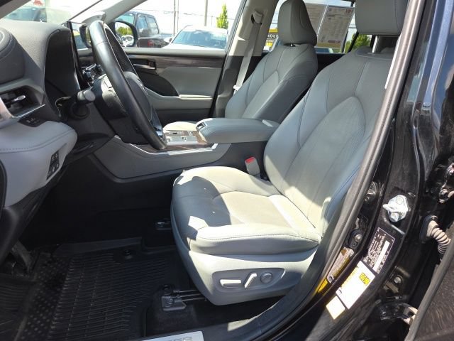 Used 2021 Toyota Highlander Limited AWD/4WD image 11