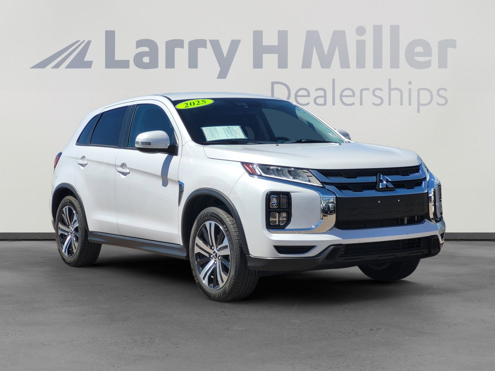 Used 2025 Mitsubishi Outlander Sport AWD image 3