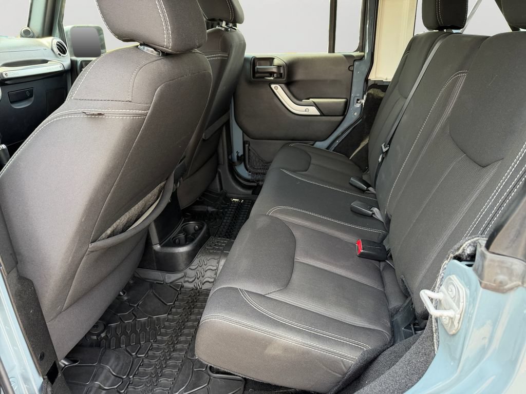 Used 2014 Jeep Wrangler Unlimited Rubicon w/ Connectivity Group AWD/4WD image 15