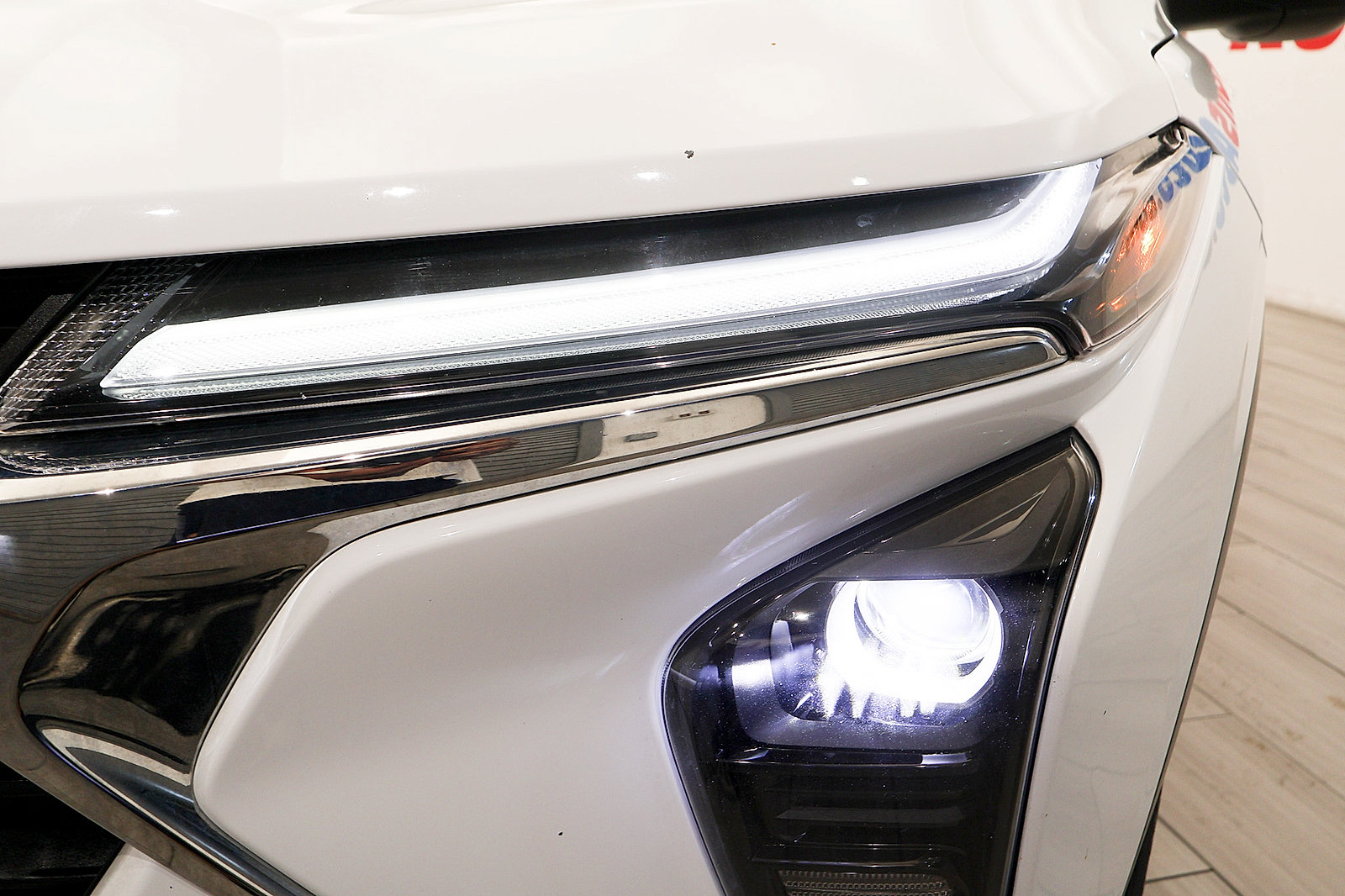 Used 2025 Chevrolet Trax LT FWD image 9