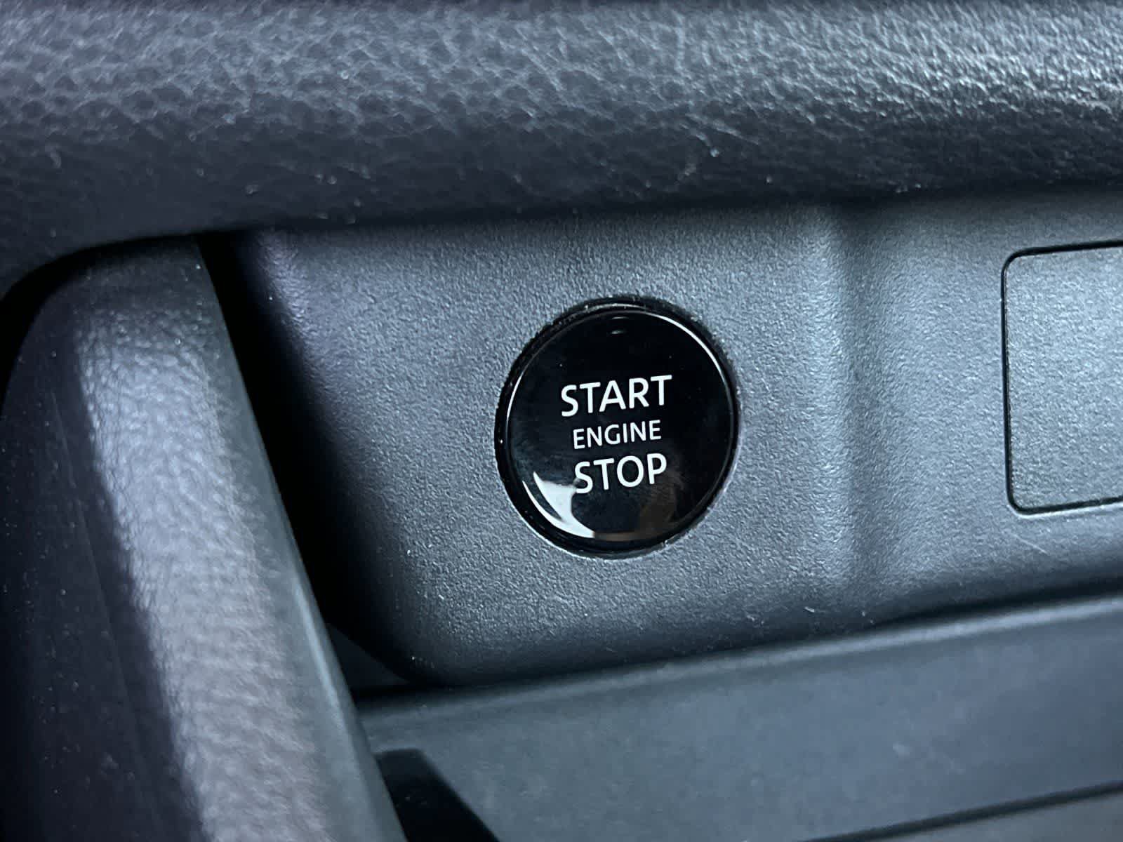 Used 2024 Nissan Rogue S FWD image 23