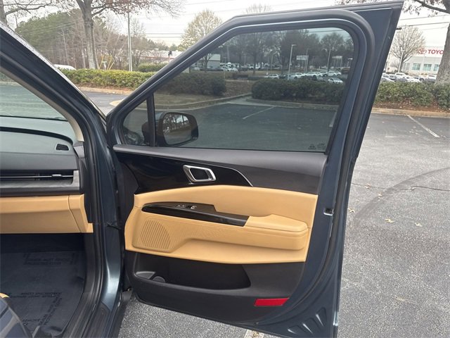 Certified 2024 Kia Carnival EX image 31