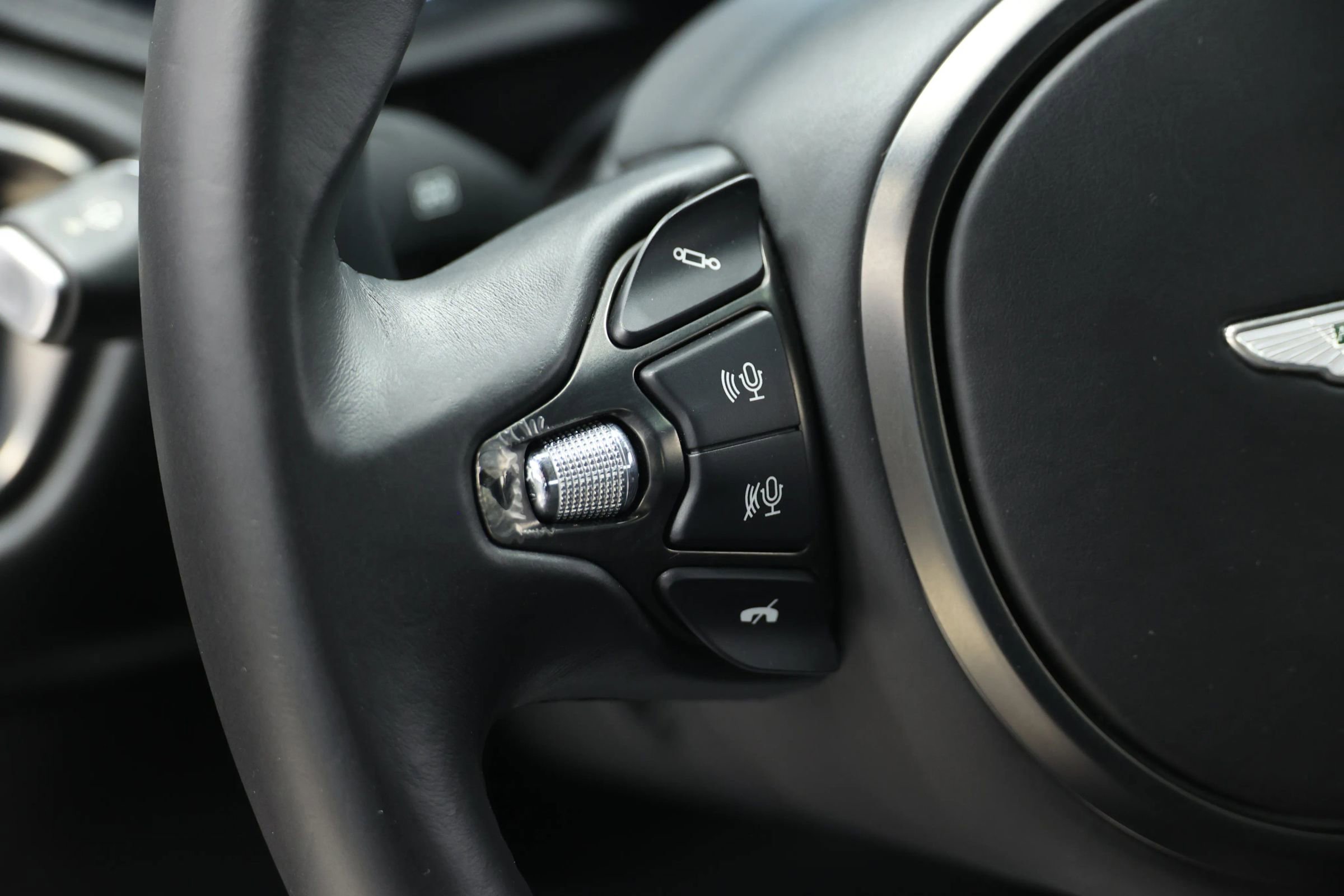 Used 2018 Aston Martin DB11 V12 image 22