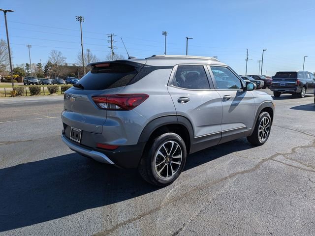 Used 2024 Chevrolet TrailBlazer LT image 3