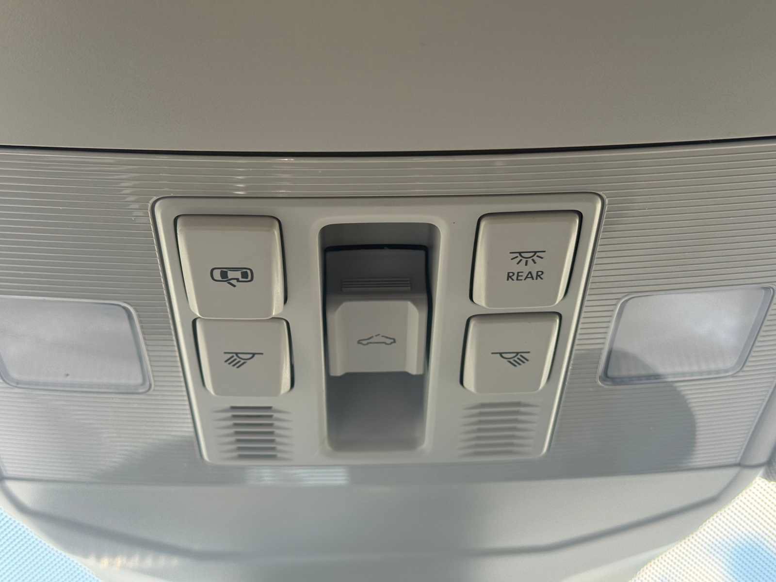 Certified 2023 Volkswagen Jetta SE w/ Panoramic Sunroof Package FWD image 31
