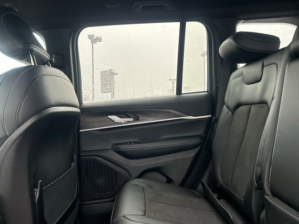 New 2026 Jeep Grand Cherokee Altitude image 29