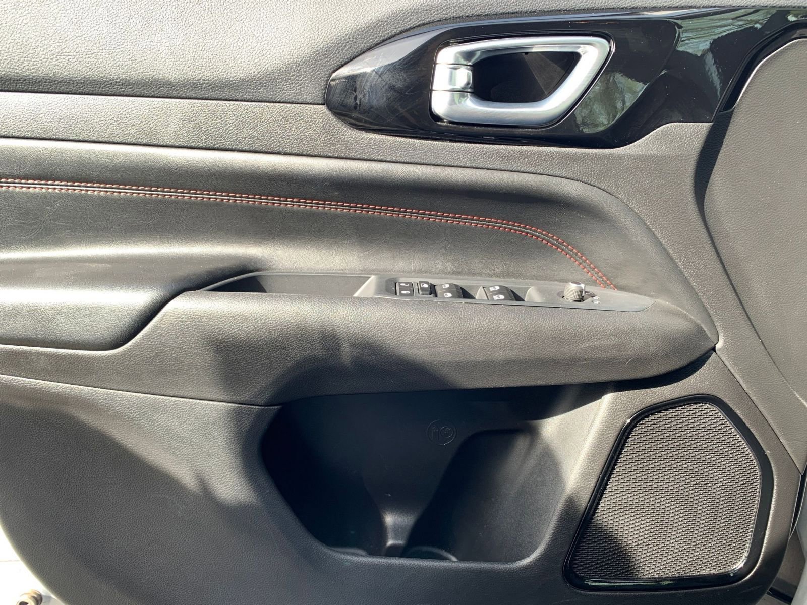 Used 2025 Jeep Compass Trailhawk image 18