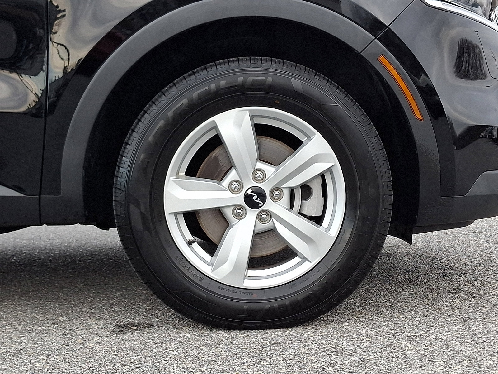 Used 2023 Kia Sorento LX image 8