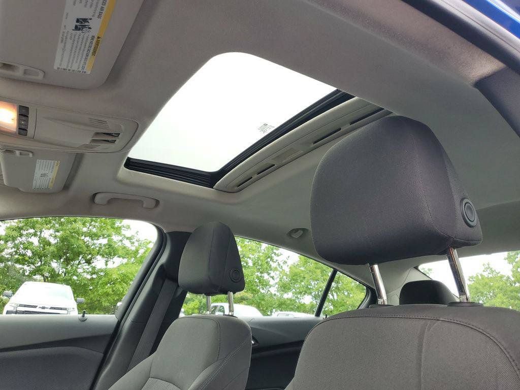 Used 2018 Chevrolet Cruze LT w/ Sun And Sound Package FWD image 7