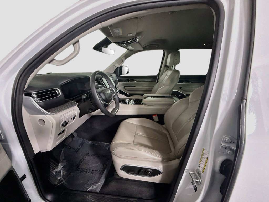 Used 2024 Jeep Wagoneer L Series II w/ Flexible Seating Group RWD image 21