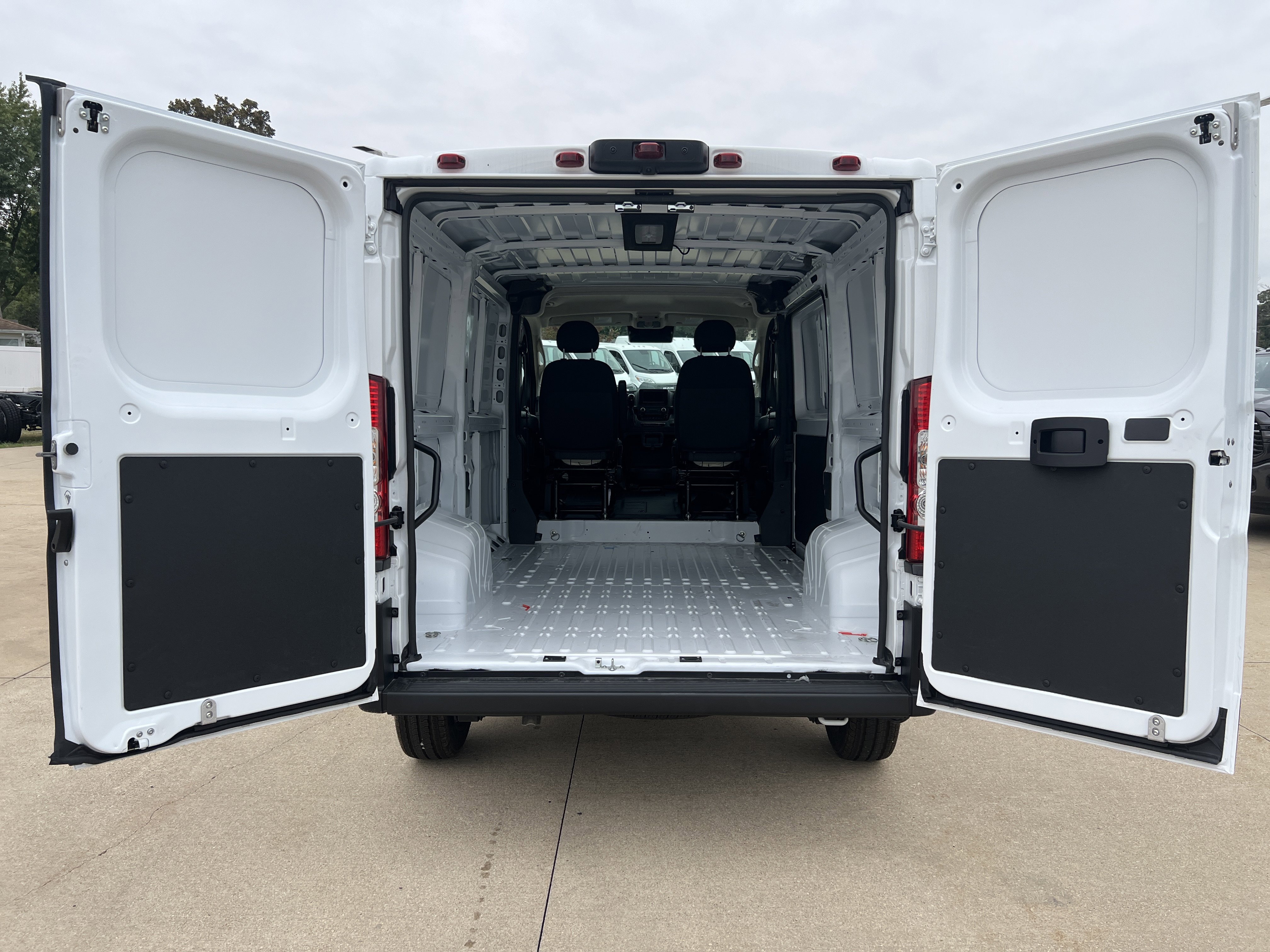 New 2026 RAM ProMaster 1500 w/ Convenience Group image 3
