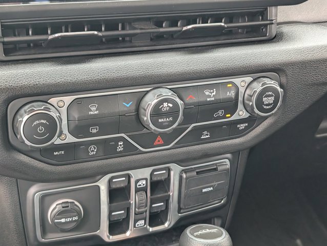 Used 2024 Jeep Gladiator Sport AWD/4WD image 26