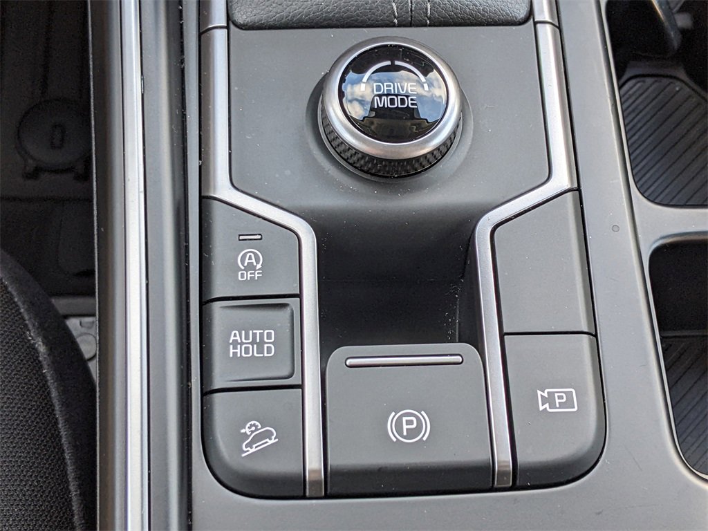 Certified 2025 Kia Sorento LX image 24