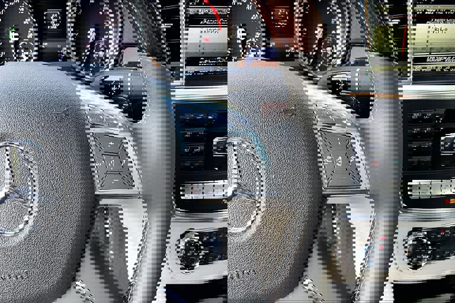 Used 2014 Mercedes-Benz GL 350 BlueTEC 4MATIC image 25