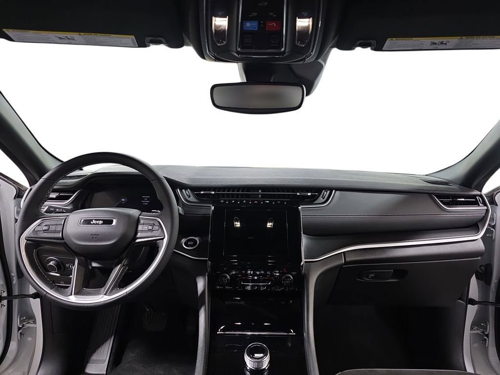 Used 2023 Jeep Grand Cherokee Altitude AWD/4WD image 9