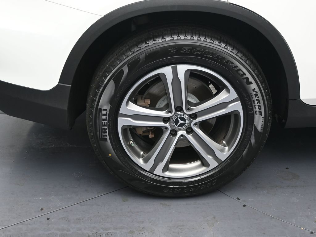 Used 2018 Mercedes-Benz GLC 300 4MATIC image 5