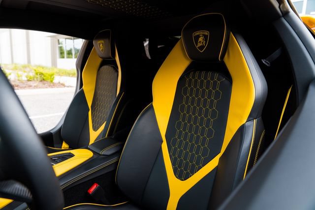 Used 2025 Lamborghini Revuelto AWD/4WD image 28
