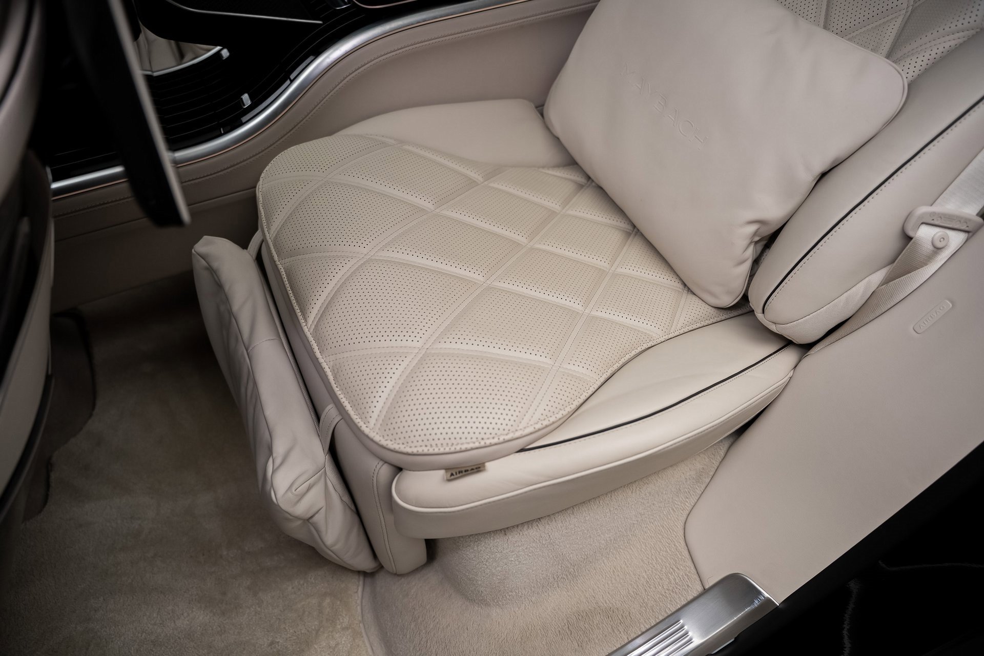 Used 2024 Mercedes-Benz Maybach EQS 680 4MATIC image 68