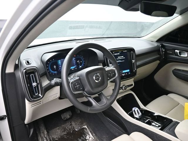 Used 2023 Volvo XC40 B5 Ultimate w/ Protection Package Premier image 17