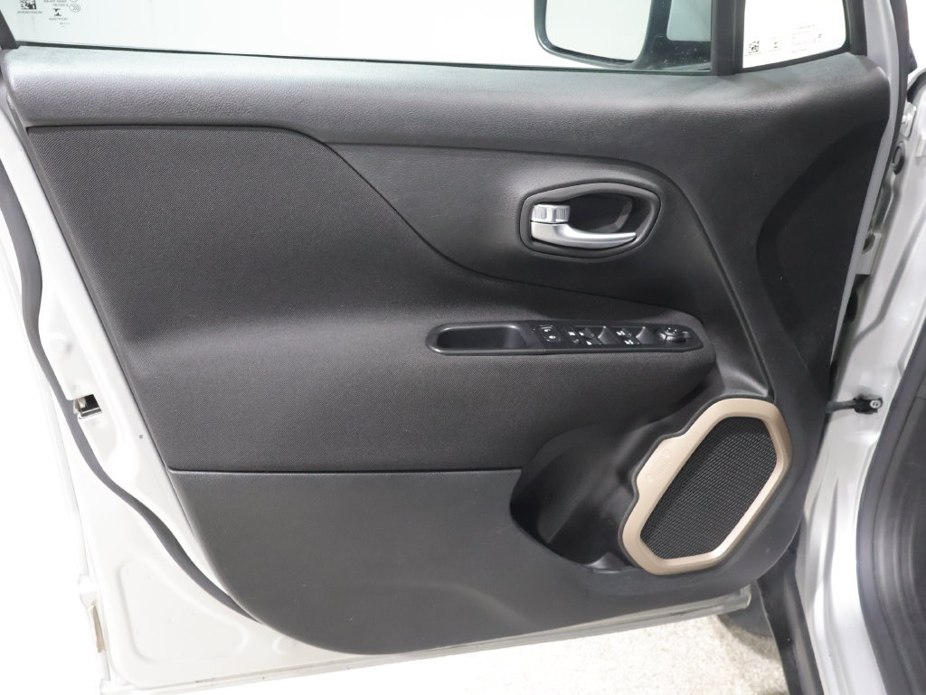 Used 2016 Jeep Renegade Latitude AWD/4WD image 13