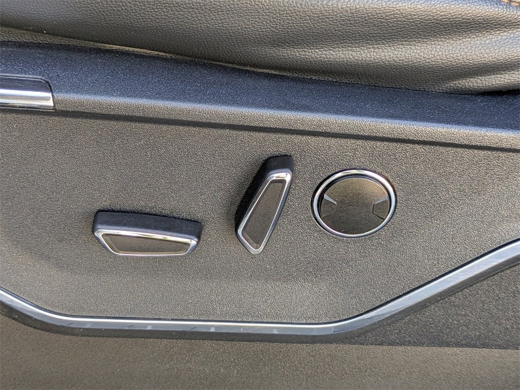 Used 2023 Ford F150 Lightning Lariat image 18