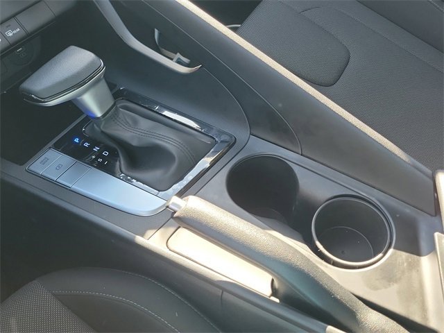Certified 2025 Hyundai Elantra SE image 13