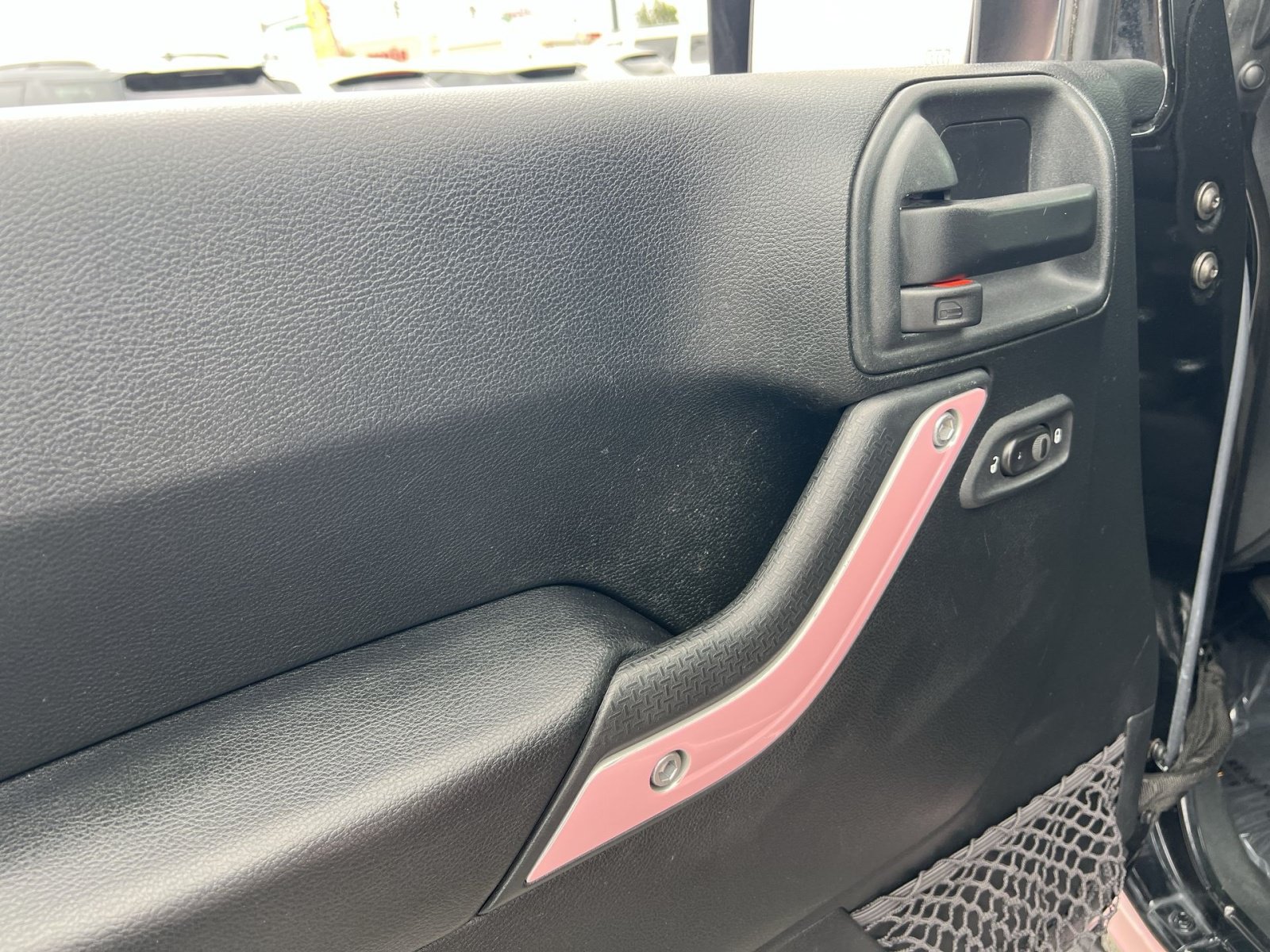 Used 2017 Jeep Wrangler Sahara w/ Connectivity Group AWD/4WD image 15