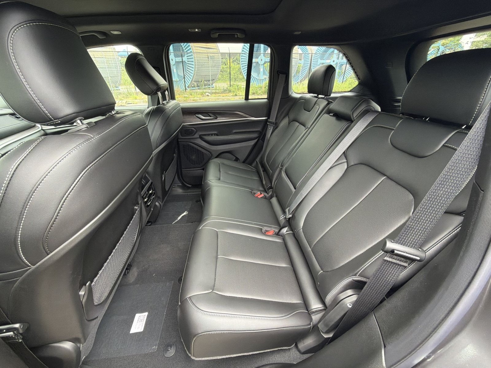 New 2026 Jeep Grand Cherokee Limited w/ Luxury Tech Group II AWD/4WD image 25