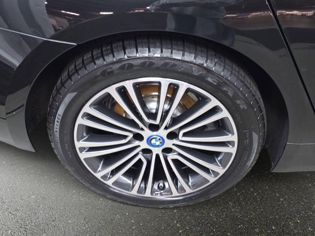 Used 2018 BMW 530e xDrive image 32