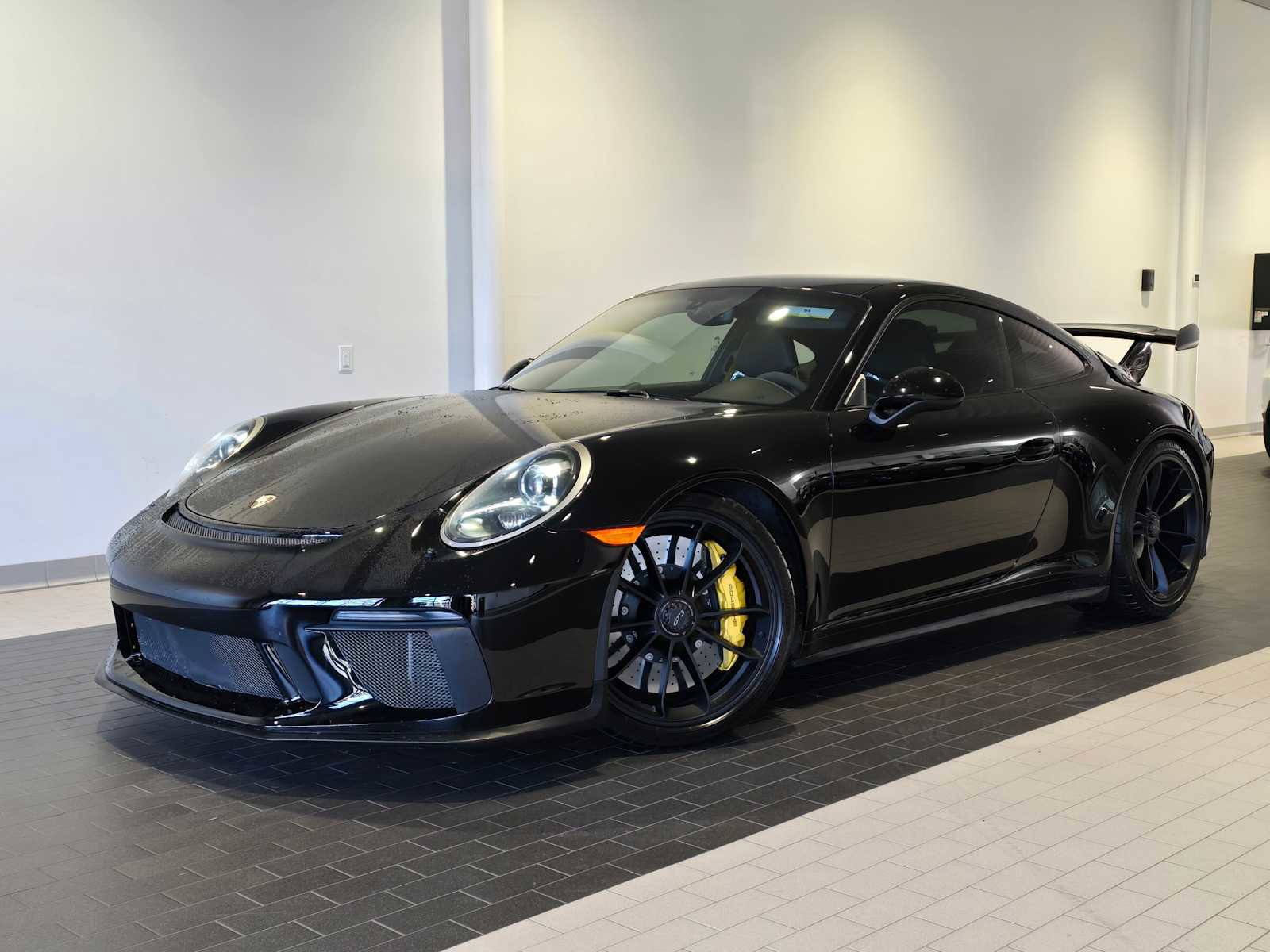 Used 2018 Porsche 911 GT3 RWD image 1