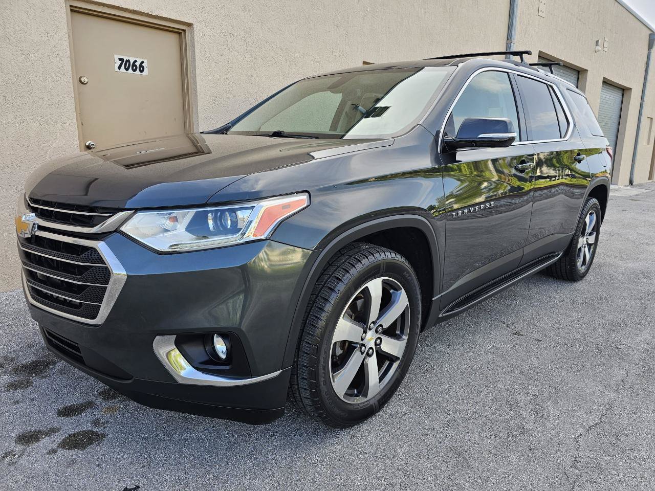 Used 2018 Chevrolet Traverse LT w/ LPO, 'HIT The Road' Package FWD image 7